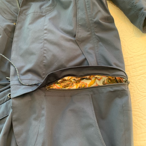 Burton one piece snowsuit - Picture 8 of 11